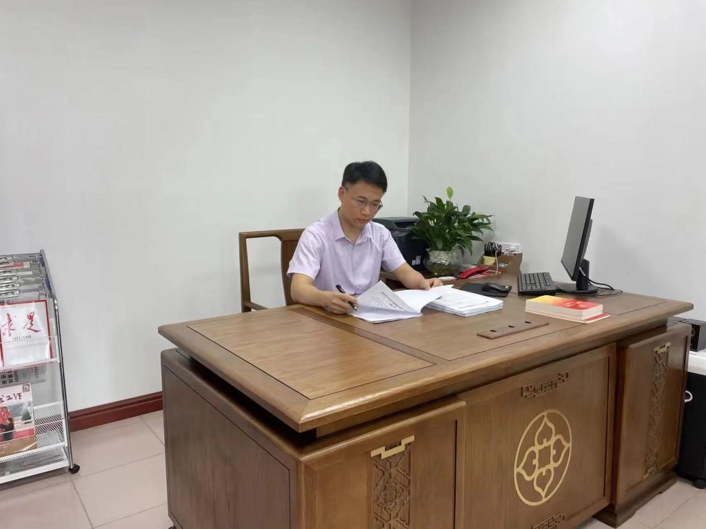 完美(中国)校友许云获评第六届  广东省“人民满意的公务员”称号